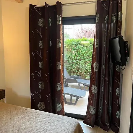 Villa Pleasant Private Located In A Garden Of 8000m2 With Trees Porto Vecchio