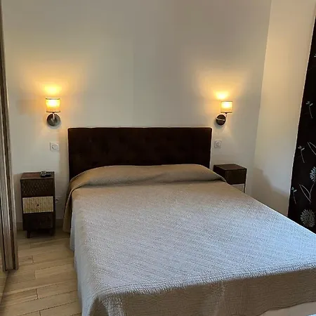 Pleasant Private Located In A Garden Of 8000m2 With Trees Porto-Vecchio (Corsica)