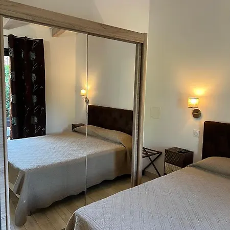 فيلة Pleasant Private Located In A Garden Of 8000m2 With Trees