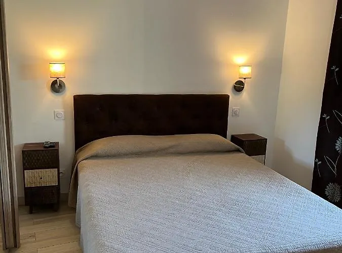 Pleasant Private Located In A Garden Of 8000m2 With Trees Porto-Vecchio (Corsica)