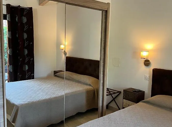 Villa Pleasant Private Located In A Garden Of 8000m2 With Trees